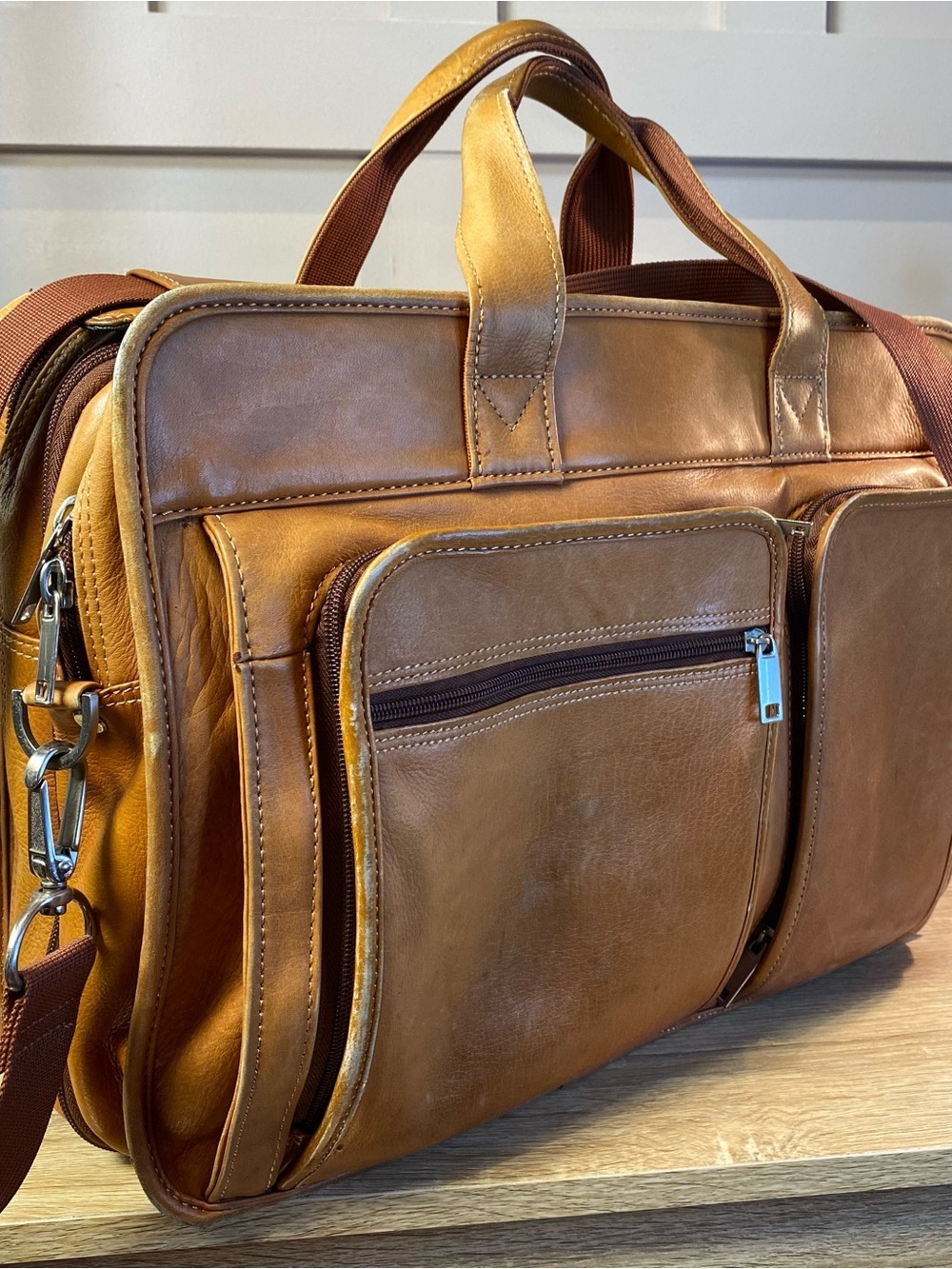 Wilsons Tan Leather Messenger Padded Laptop Bag Briefcase Shoulder Strap Pockets - Picture 4 of 16